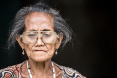 Dame mit Brille, Noemuke, Westtimor