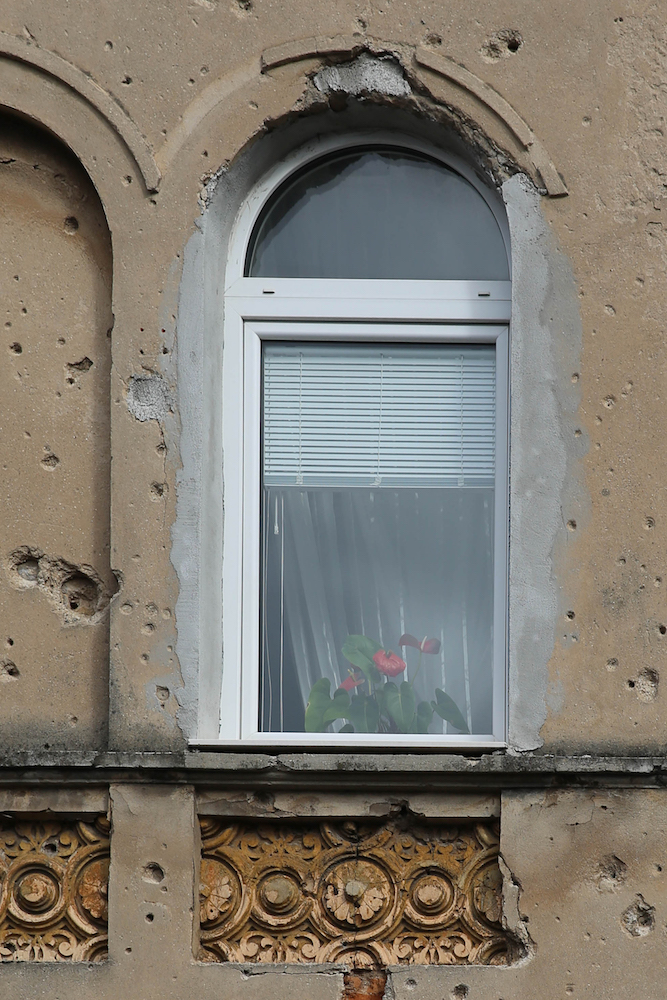 Blumen im Fenster, Mostar BIH