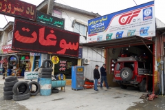 Abschmieren in Garage, Abbasabad IR