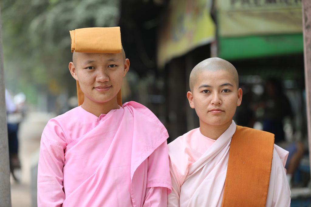 Klosterfrauen, Mandalay, MY