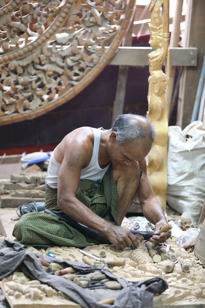Holzschnitzer, Mandalay, MY